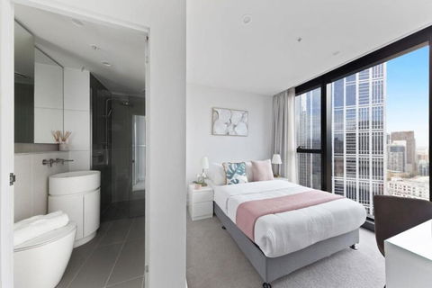 A Chic 2BR Apt Near Melbourne CBD W FREE Parking - Dalby Accommodation 3