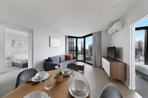 A Chic 2BR Apt Near Melbourne CBD W FREE Parking - Dalby Accommodation 4