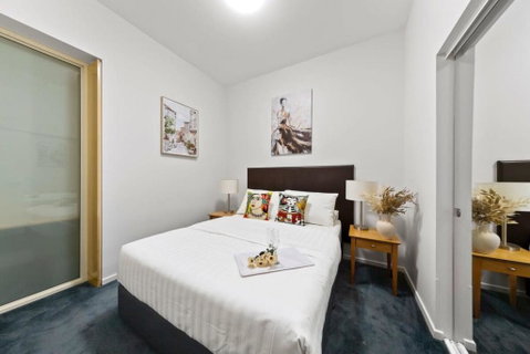 A Chic Apartment On Bourke St Near Chinatown - Dalby Accommodation 0