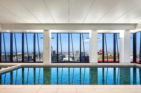 A Chic & Comfy 2BR Apt On Collins With City Views - Dalby Accommodation 2