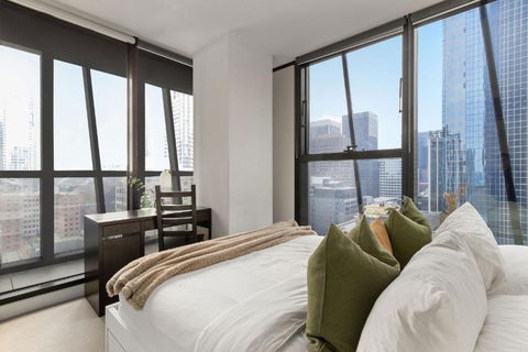 A Chic & Comfy 2BR Apt On Collins With City Views - Dalby Accommodation 1