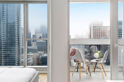 A Chic & Lovely 2BR Apt CBD With City Views - Dalby Accommodation 4