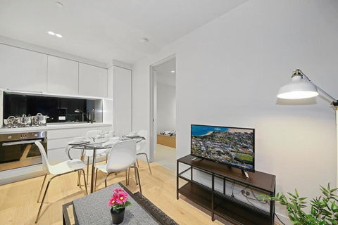 A Cozy & Stylish 2BR Suite In Melbourne CBD - Dalby Accommodation 3