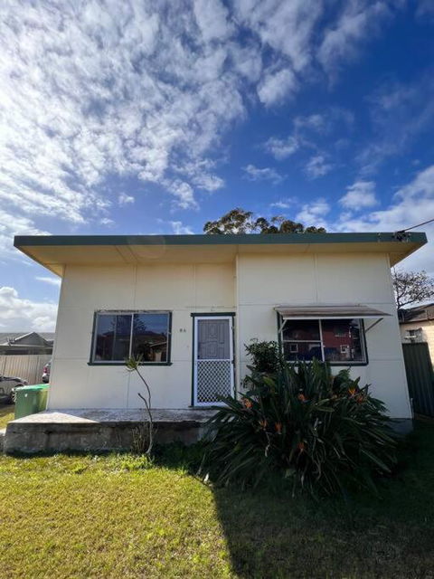 A Delightful Two-bedroom Cottage On Toowoon Bay. - Dalby Accommodation 1