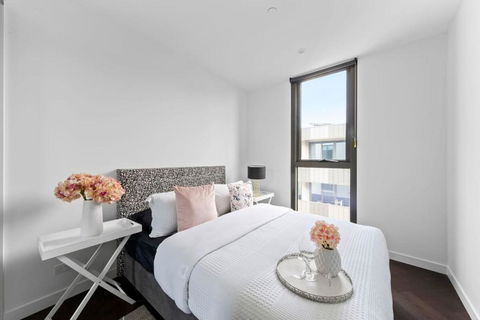 A Lux 2BR Apt Near South Melbourne Market - Dalby Accommodation 4