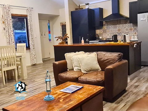 A Beautiful New Property, Walking Distance To The Beach In Esperance WA! - Dalby Accommodation 1