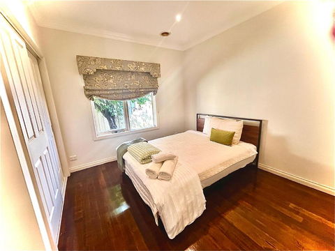 A Beautiful Home - Dalby Accommodation 4