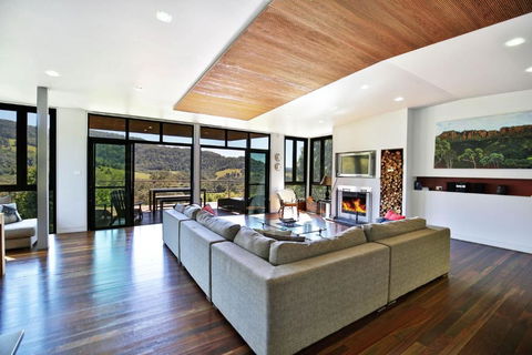 Alluvium - City Luxury In The Country - Dalby Accommodation 1