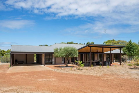 Amaroo - Dalby Accommodation 0