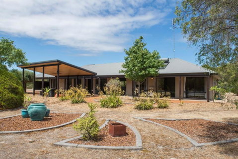 Amaroo - Dalby Accommodation 1