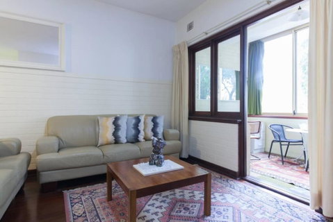 B2 Crawley Apartment 1 BRM & Sleepout Near UWA - Dalby Accommodation 2