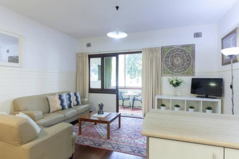 B2 Crawley Apartment 1 BRM & Sleepout Near UWA - Dalby Accommodation 3