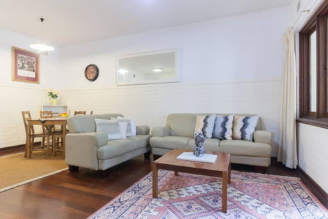 B2 Crawley Apartment 1 BRM & Sleepout Near UWA - Dalby Accommodation 0