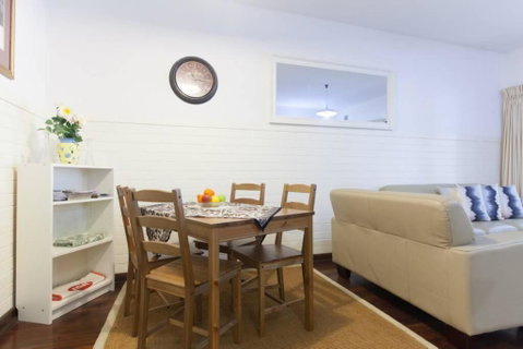B2 Crawley Apartment 1 BRM & Sleepout Near UWA - Dalby Accommodation 4
