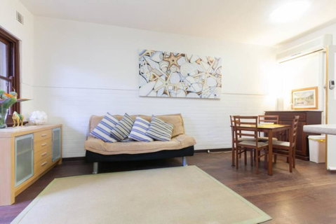 B3 Crawley Apartment 1 BRM & Sleepout Near UWA - Dalby Accommodation 1