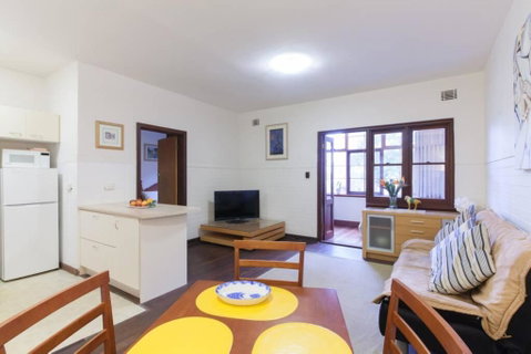 B3 Crawley Apartment 1 BRM & Sleepout Near UWA - Dalby Accommodation 2