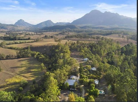Barney Creek Vineyard Cottages - Dalby Accommodation 0