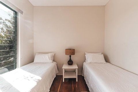 BAY PROPERTIES . The Big Chill - Dalby Accommodation 3