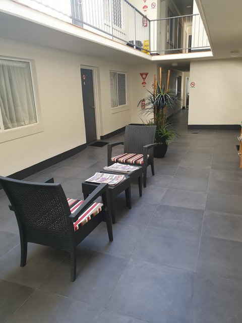 Southport Motel & Apartments - Dalby Accommodation 7