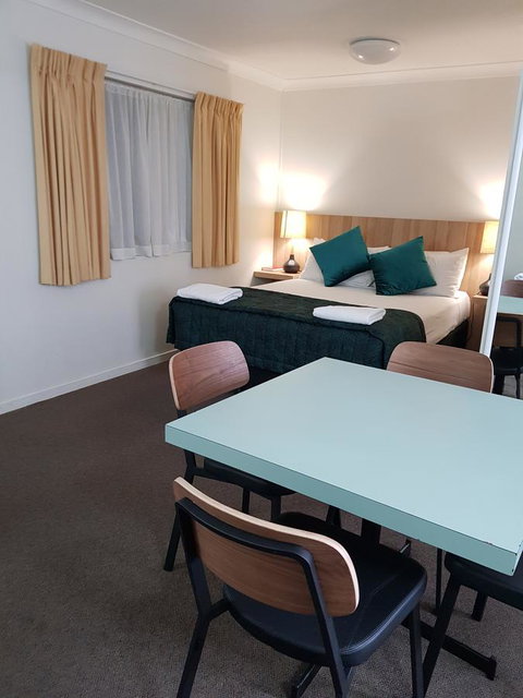 Southport Motel & Apartments - Dalby Accommodation 5