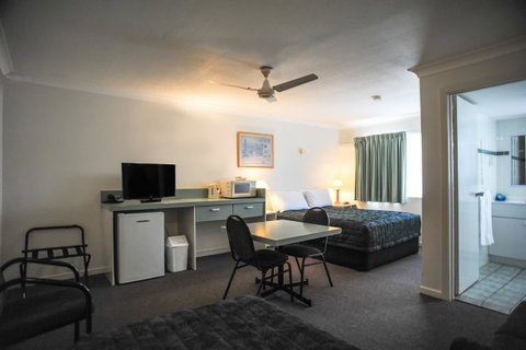 Southport Motel & Apartments - Dalby Accommodation 22