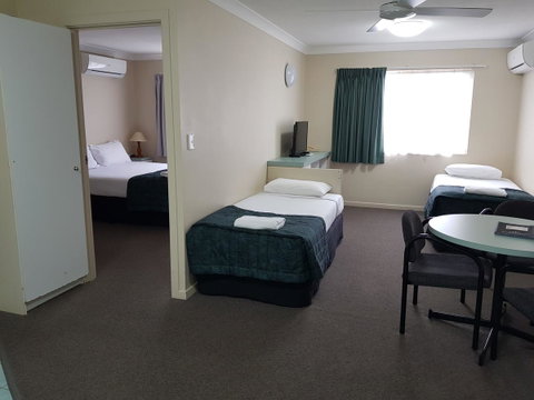 Southport Motel & Apartments - Dalby Accommodation 12