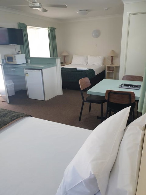 Southport Motel & Apartments - Dalby Accommodation 20