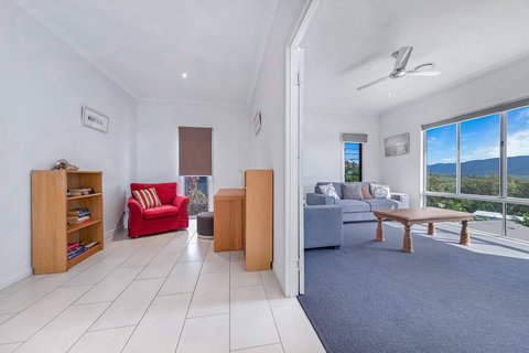 Viewpoint Holiday Home - Cannonvale - Dalby Accommodation 7