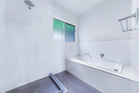 Viewpoint Holiday Home - Cannonvale - Dalby Accommodation 14