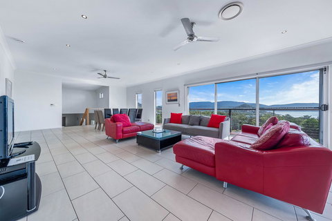 Viewpoint Holiday Home - Cannonvale - Dalby Accommodation 4