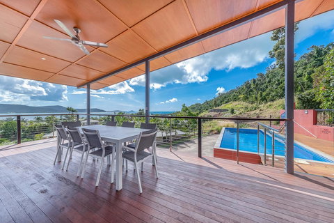 Viewpoint Holiday Home - Cannonvale - Dalby Accommodation 3