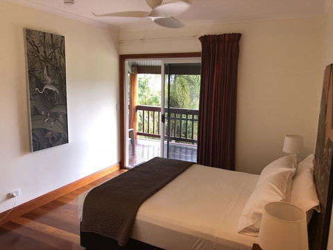 Daintree Manor B&B - Dalby Accommodation 1