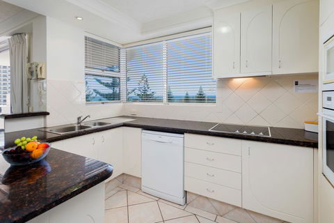 The Ritz Resort Heated Pool - Dalby Accommodation 6