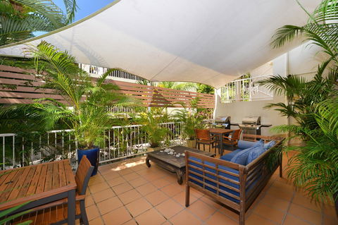 Port Douglas Apartments - Adults Only Oasis - Dalby Accommodation 4