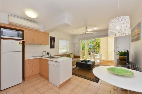 Port Douglas Apartments - Adults Only Oasis - Dalby Accommodation 0