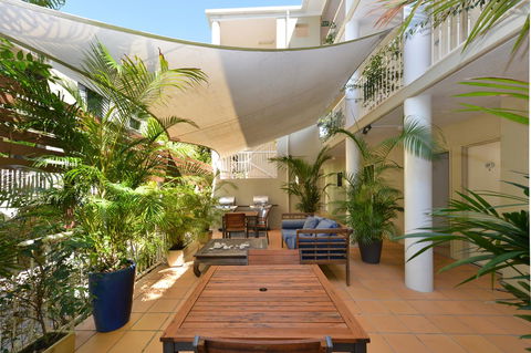Port Douglas Apartments - Adults Only Oasis - Dalby Accommodation 11