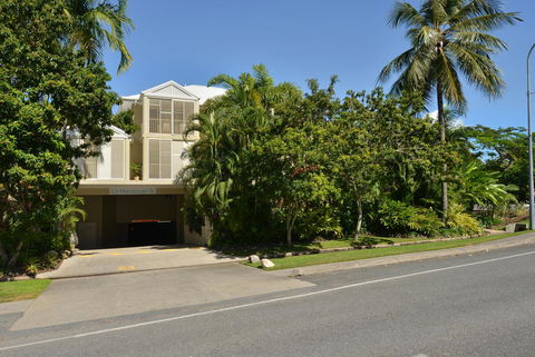 Port Douglas Apartments - Adults Only Oasis - Dalby Accommodation 28