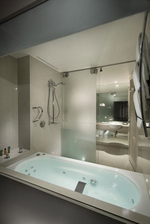 Hilton Cairns - Dalby Accommodation 4