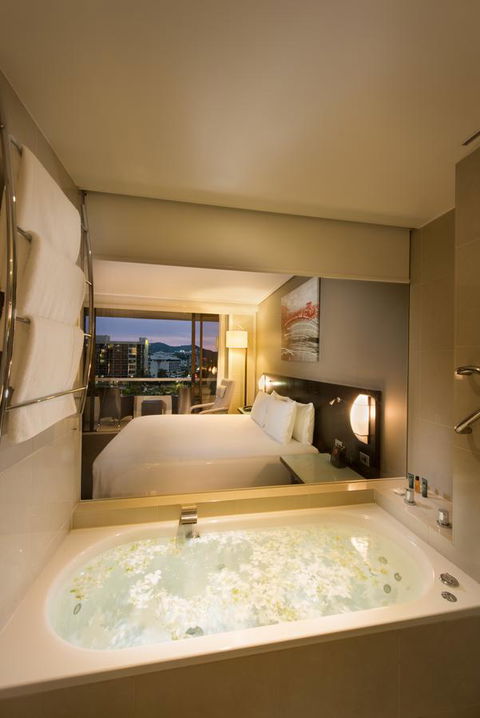 Hilton Cairns - Dalby Accommodation 22