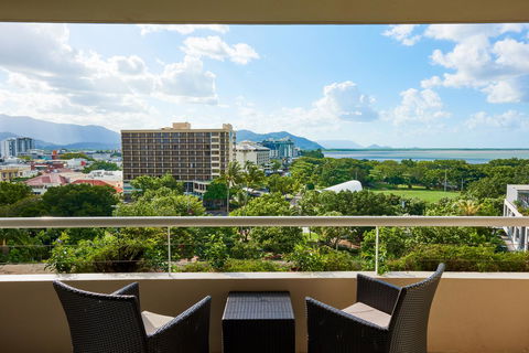 Hilton Cairns - Dalby Accommodation 12