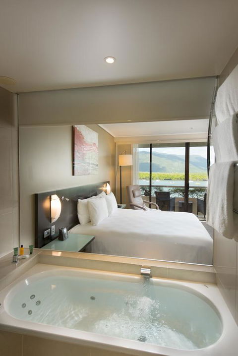 Hilton Cairns - Dalby Accommodation 2