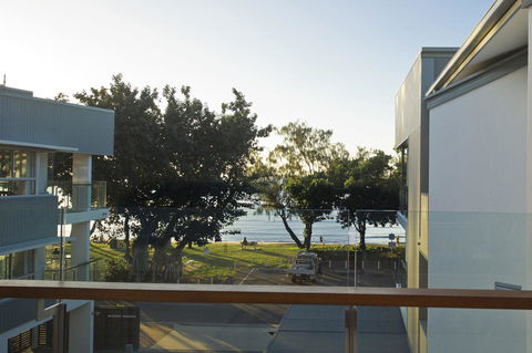 Maggies Beachfront Apartment 13 - Dalby Accommodation 9