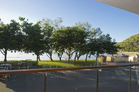 Maggies Beachfront Apartment 10 - Dalby Accommodation 8