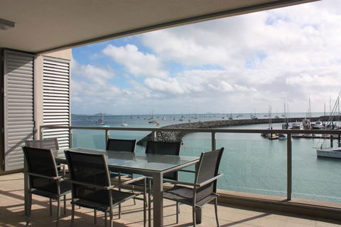 Private Seaview Apartment At Peninsula - Airlie Beach - Dalby Accommodation 3