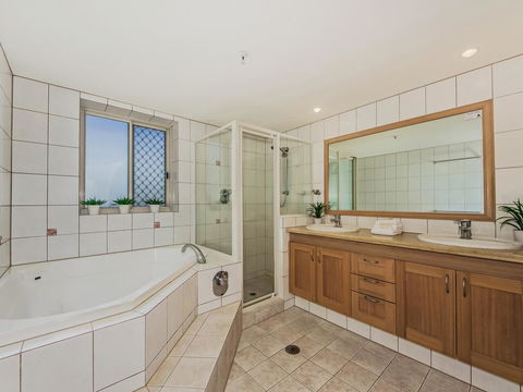 Oceana On Broadbeach - Dalby Accommodation 11