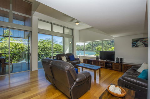 Maggies Beachfront Apartment 12 - Dalby Accommodation 10