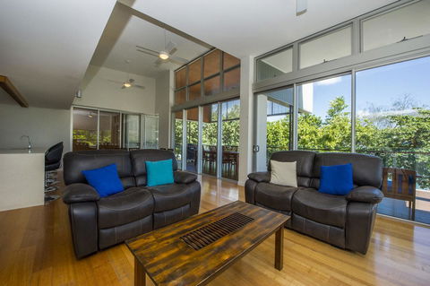 Maggies Beachfront Apartment 12 - Dalby Accommodation 4