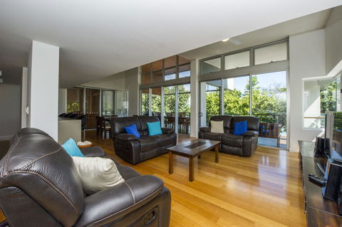 Maggies Beachfront Apartment 12 - Dalby Accommodation 14