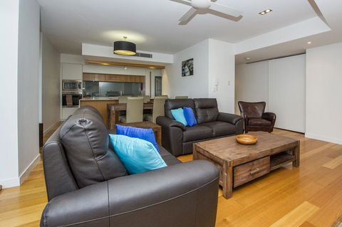 Maggies Beachfront Apartment 6 - Dalby Accommodation 2