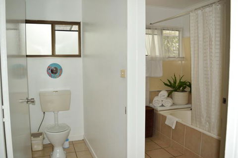 Horseshoe Bay Holiday Unit - Dalby Accommodation 8